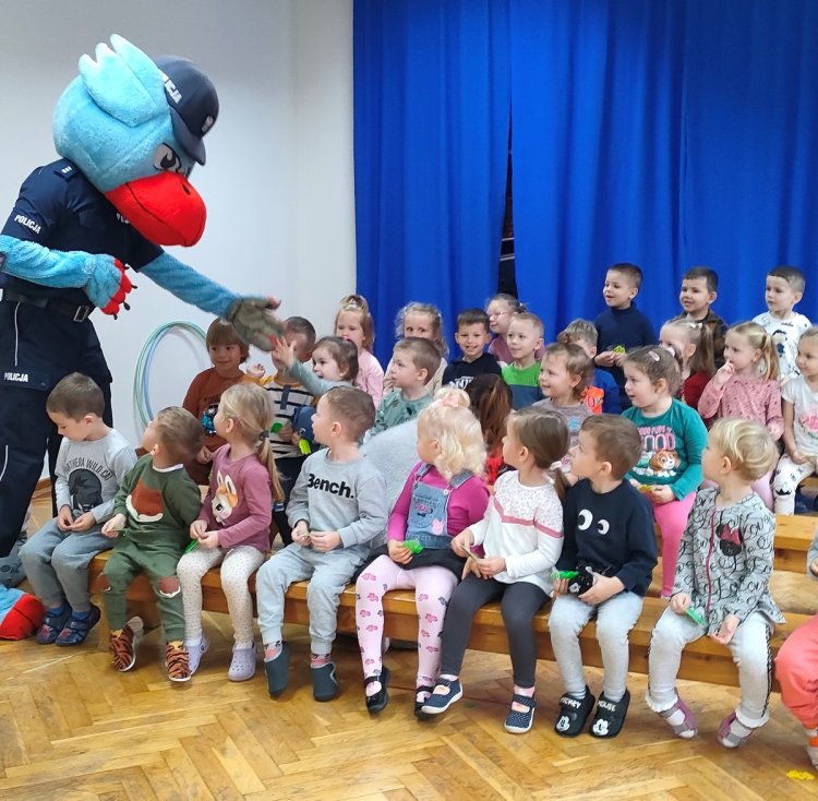 Komisarz Gryfuś odwiedził przedszkolaków w Pyrzycach.